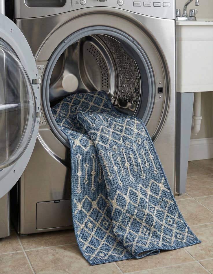 Detail image of 2' x 6'  Washable Trellis Indoor / Outdoor Runner Rug