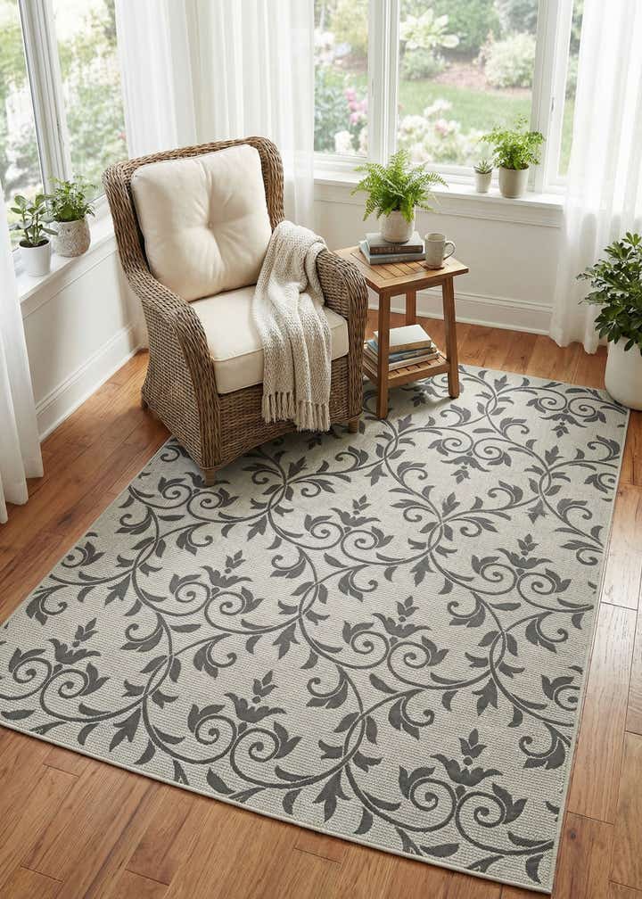 7' x 10' Easy-Clean Botanical Indoor / Outdoor Rug