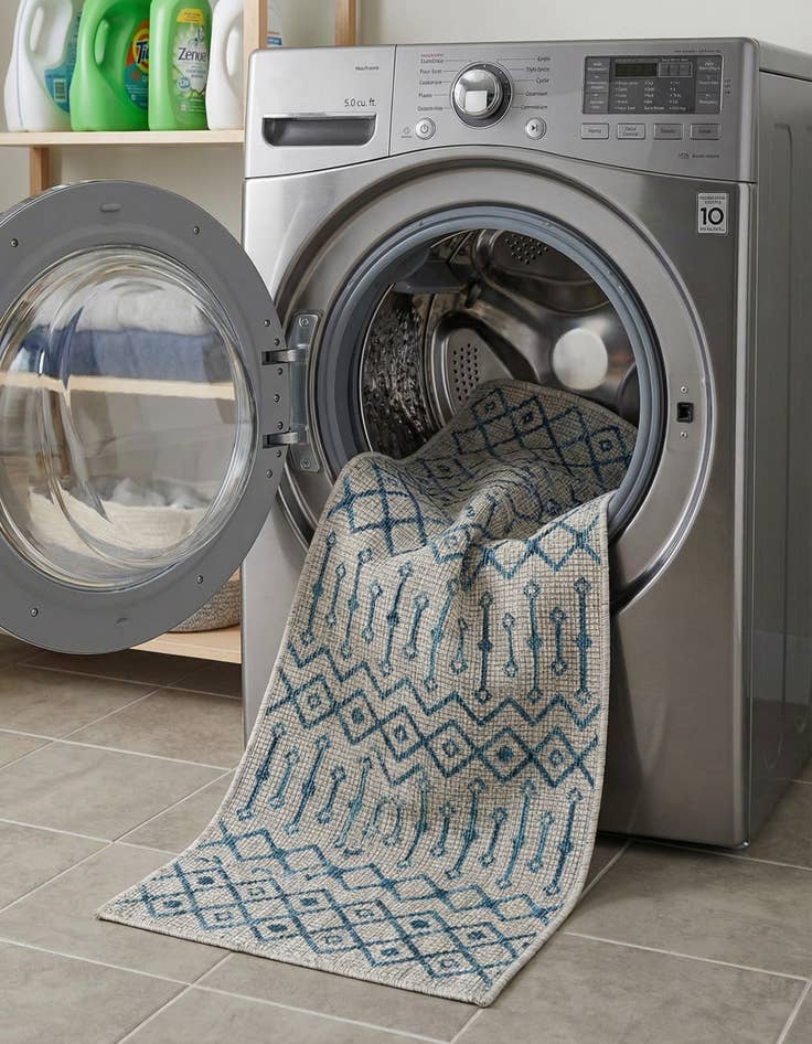 Detail image of 2' x 6'  Washable Trellis Indoor / Outdoor Runner Rug