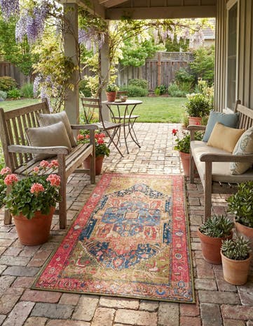 2' 7 x 5' 3 Easy-Clean Traditional Indoor / Outdoor Runner Rug