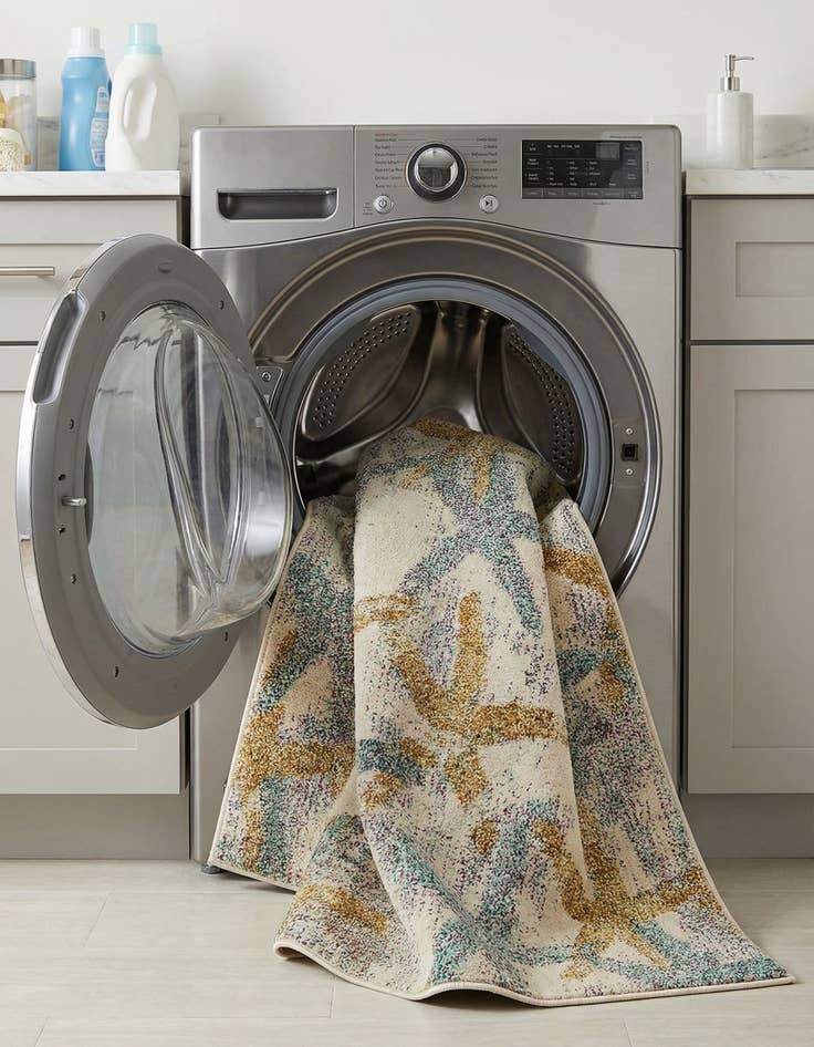 Detail image of 4' x 6'  Washable Capri Rug