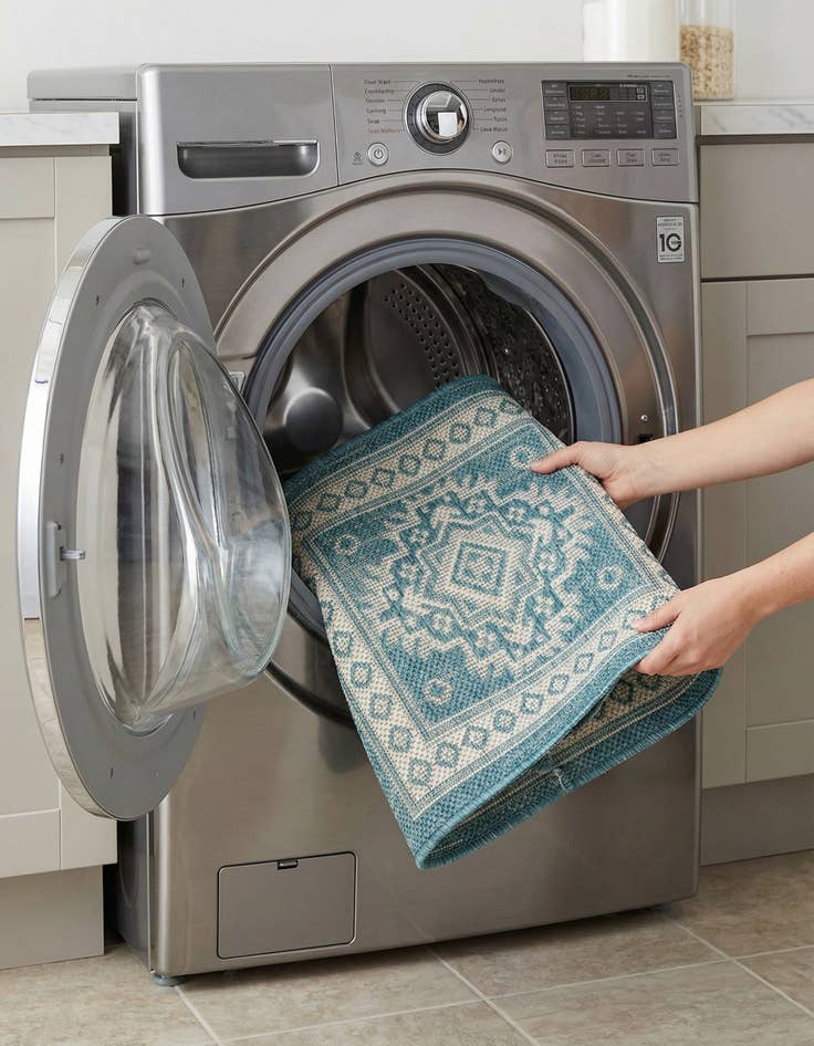 Detail image of 1' 4 x 1' 4  Washable Aztec Indoor / Outdoor Sample Rug