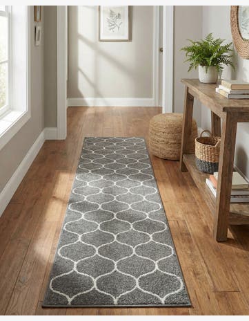 2' x 8' 8 Trellis Frieze Runner Rug