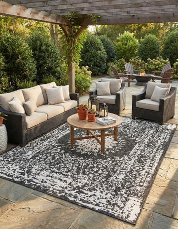 9' x 12' Easy-Clean Traditional Indoor / Outdoor Rug