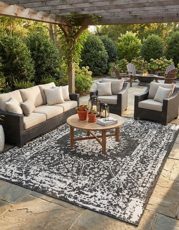 9' x 12' Easy-Clean Traditional Indoor / Outdoor Rug
