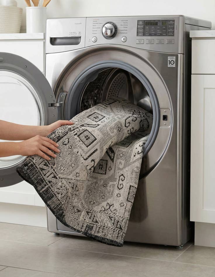 Detail image of  7' 10 x 7' 10  Washable Aztec Indoor / Outdoor Octagon Rug