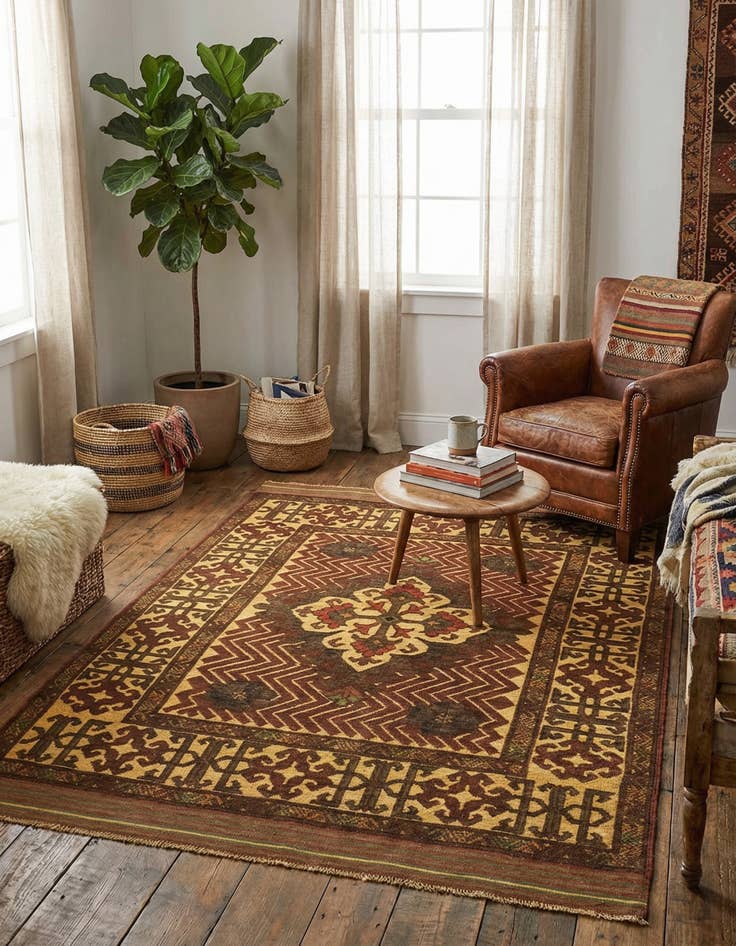 Detail image of 4' 2 x 5' 11  Hand Knotted Sumak Wool Rug