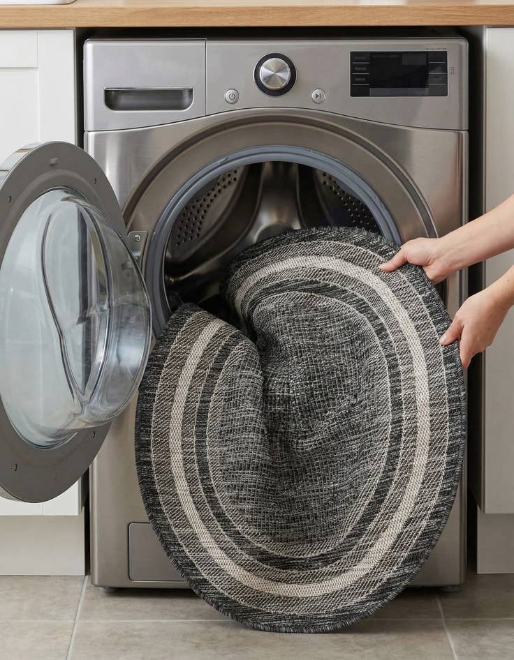 Detail image of 3' x 3'  Washable Border Indoor / Outdoor Round Rug