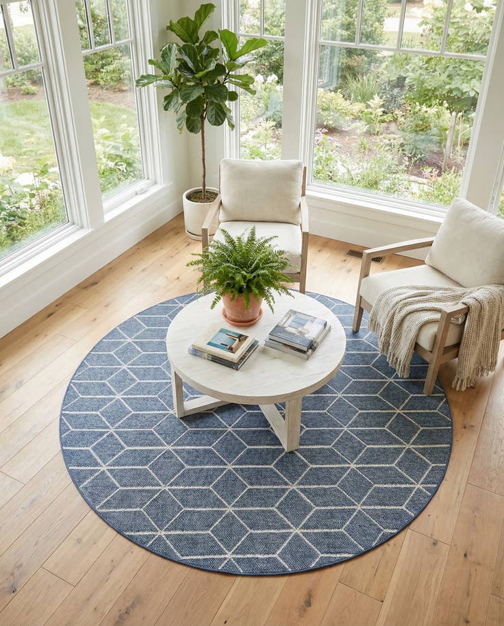 Detail image of 7' 10 x 7' 10 Easy-Clean Lattice Indoor / Outdoor Round Rug