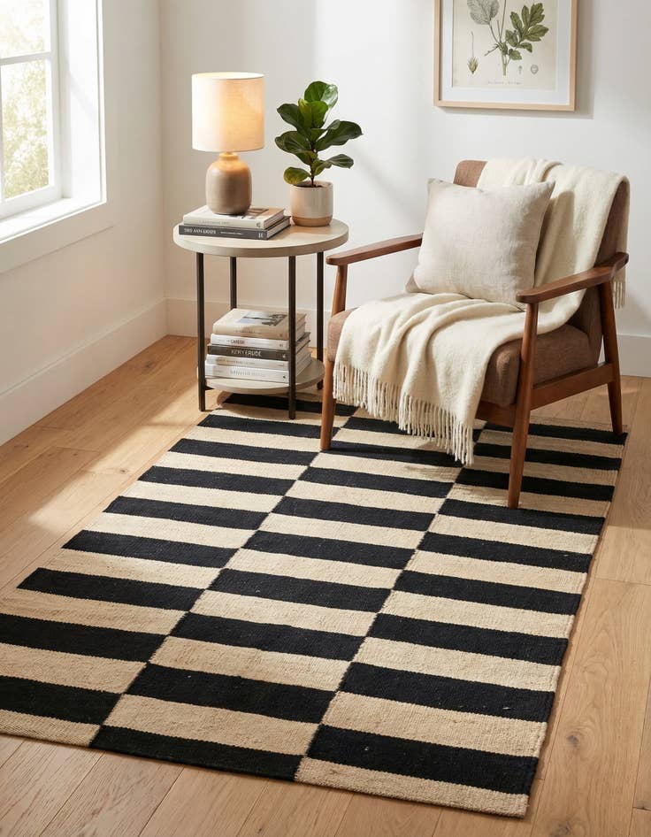 Detail image of 2' 7 x 3' 10  Hand Woven Kilim Modern Wool Rug