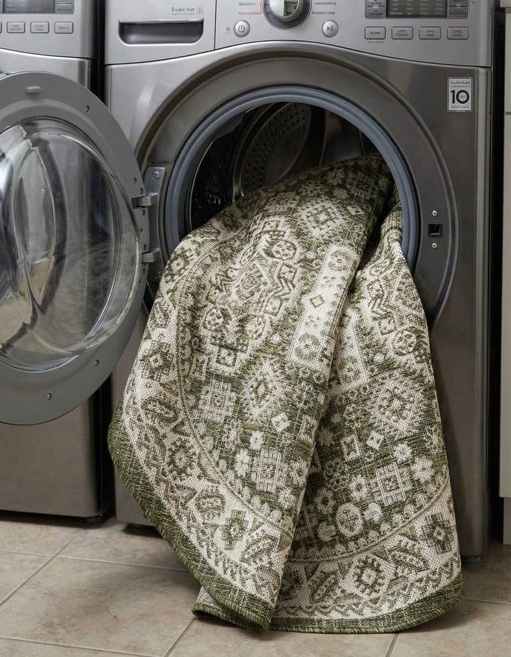 Detail image of 4' x 4'  Washable Aztec Indoor / Outdoor Round Rug