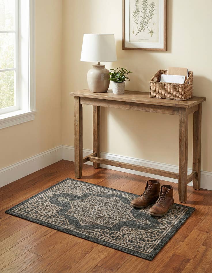 Detail image of  2' x 3'  Washable Traditional Indoor / Outdoor Rug