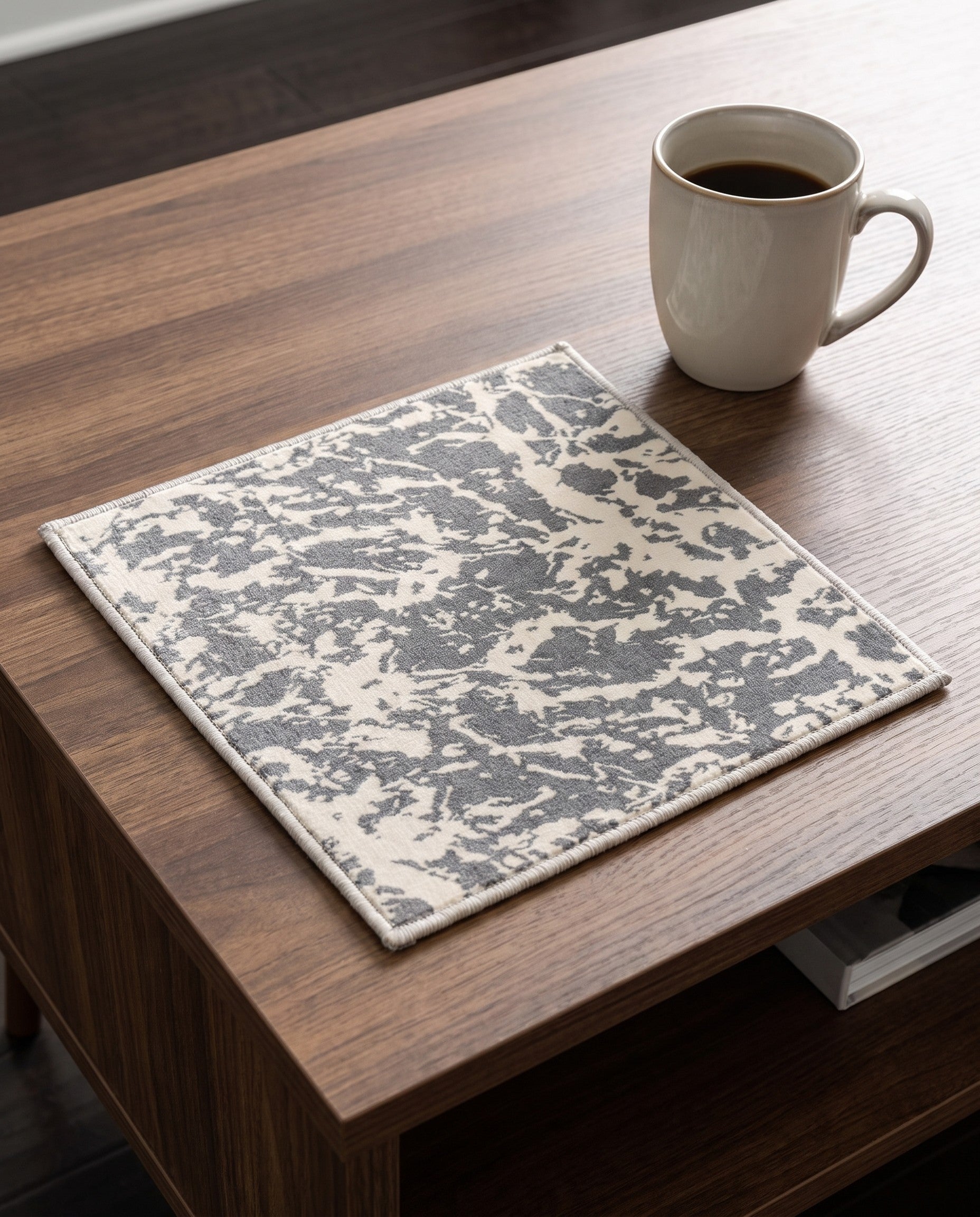 1' 4 x 1' 4 Vince Camuto Sample Rug
