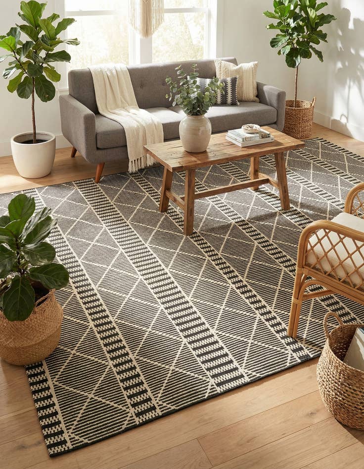 Detail image of  7' 10 x 11'  Washable Lattice Indoor / Outdoor Rug