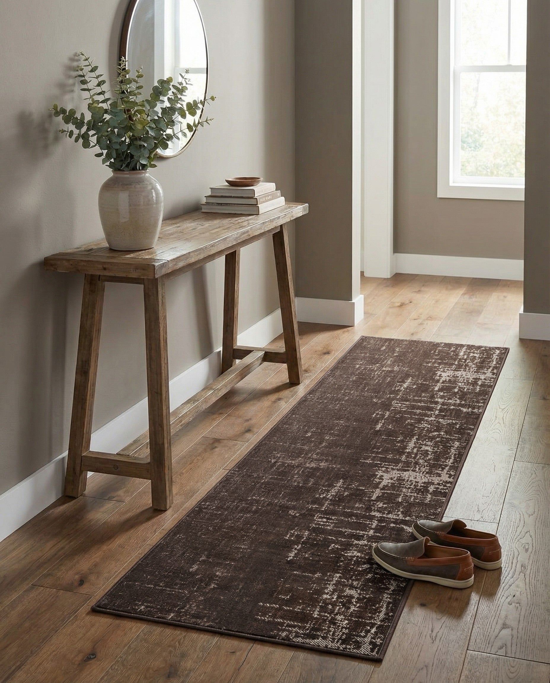 2' 7 x 10' Valencia Runner Rug