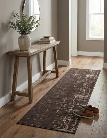 2' 7 x 10' Valencia Runner Rug