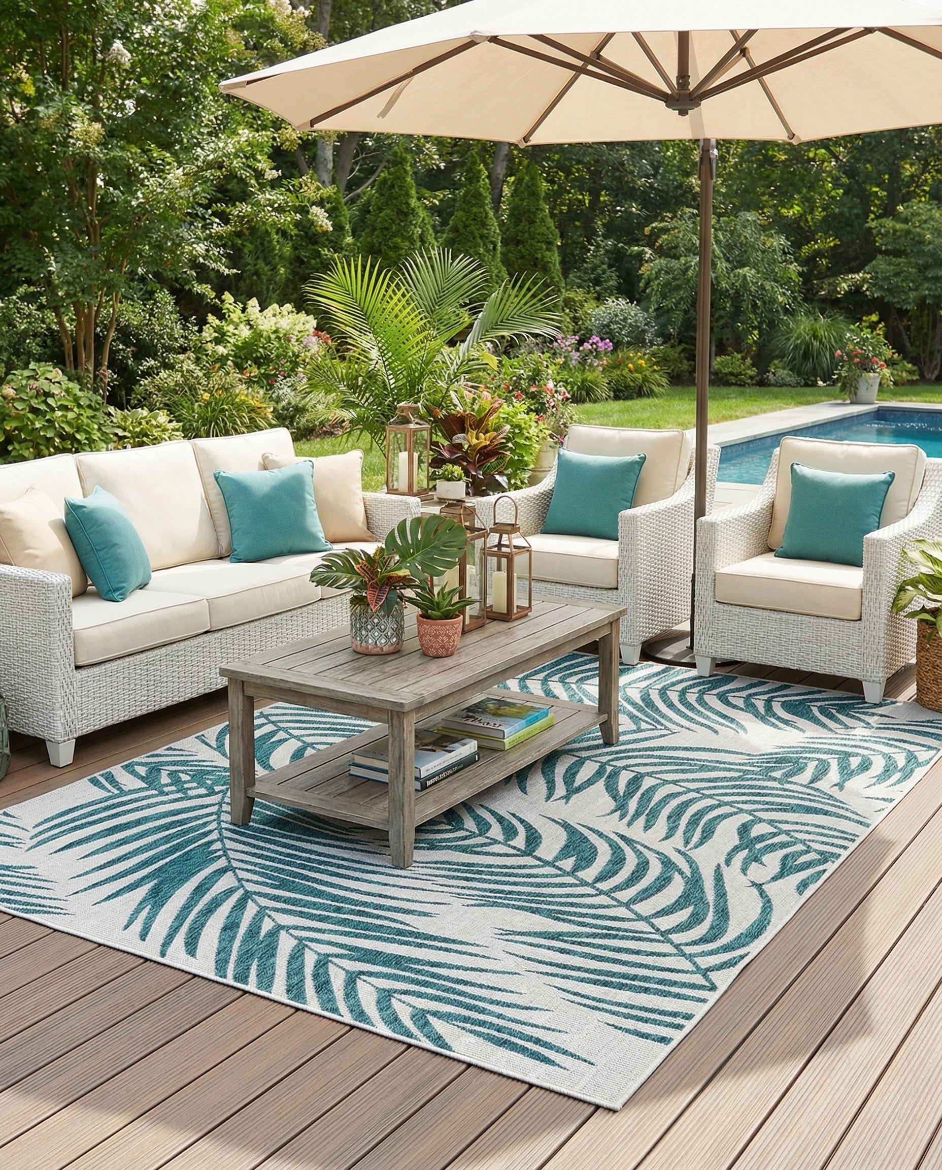  7' x 10'  Washable Botanical Indoor / Outdoor Rug