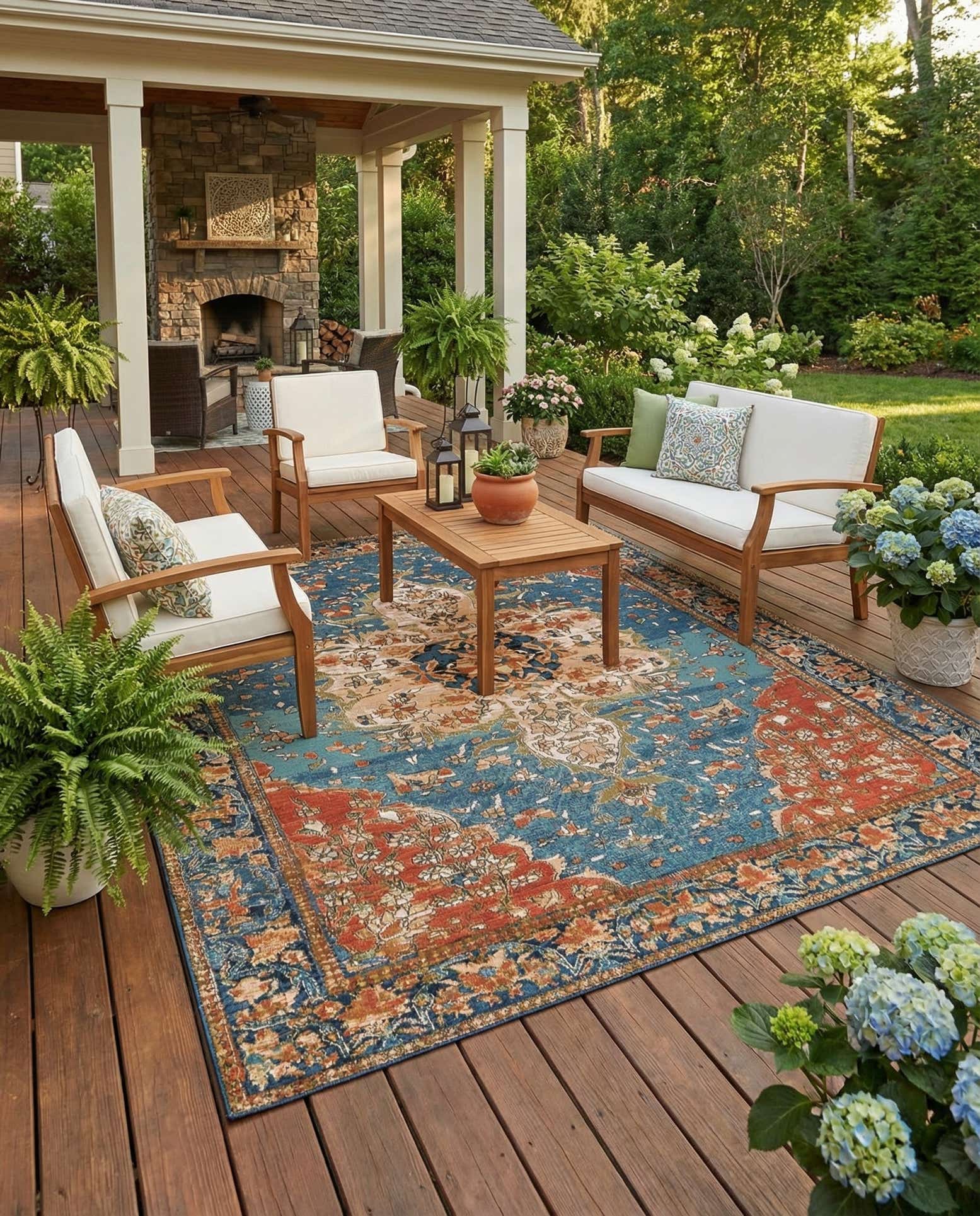 7' 10 x 10' Easy-Clean Traditional Indoor / Outdoor Rug