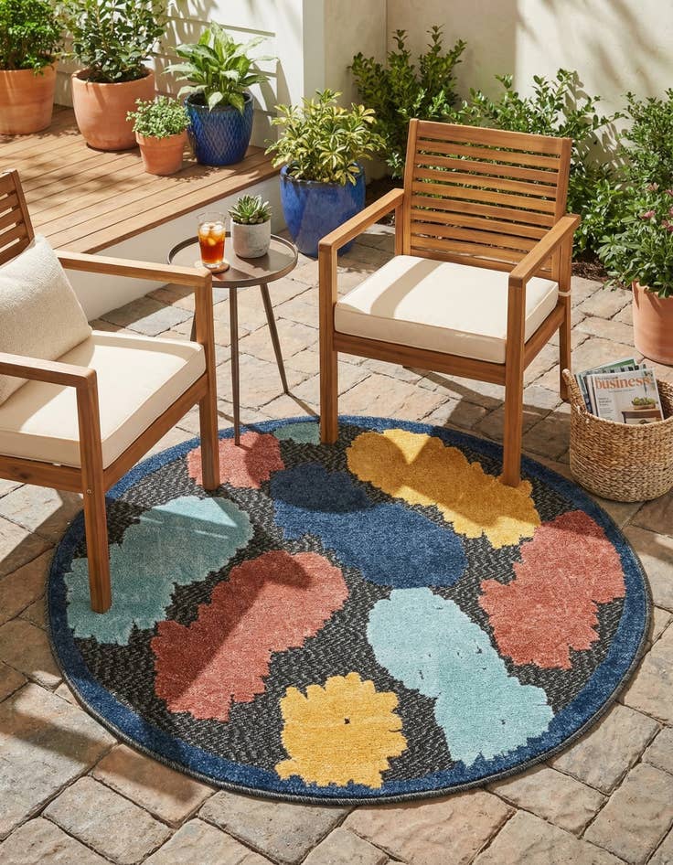 Detail image of 3' 3 x 3' 3  Washable Belize Indoor / Outdoor Round Rug