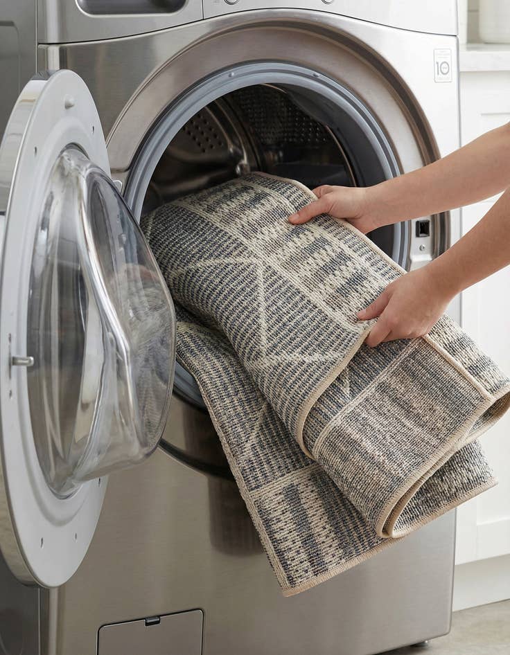 Detail image of 2' x 3'  Washable Trellis Indoor / Outdoor Rug