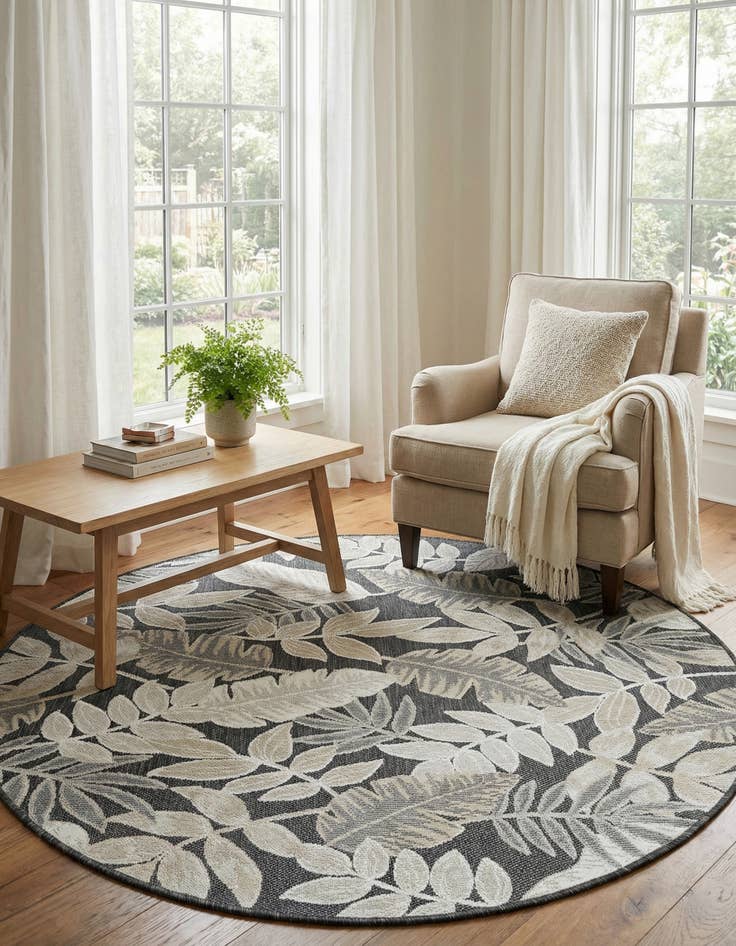 Detail image of 4' 5 x 4' 5  Washable Botanical Indoor / Outdoor Round Rug