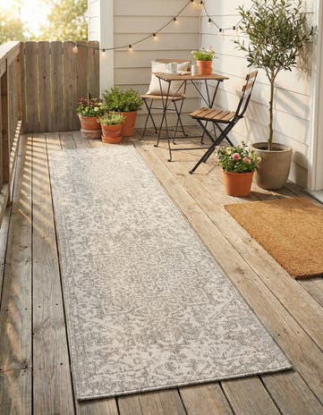 2' x 8' Easy-Clean Jill Zarin Dubai Indoor / Outdoor Runner Rug