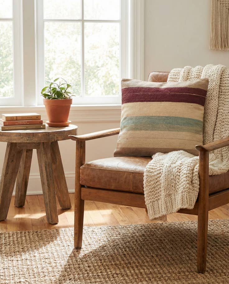 Detail image of 1' 6 x 1' 6 Hand Woven Pillow Wool Square Rug