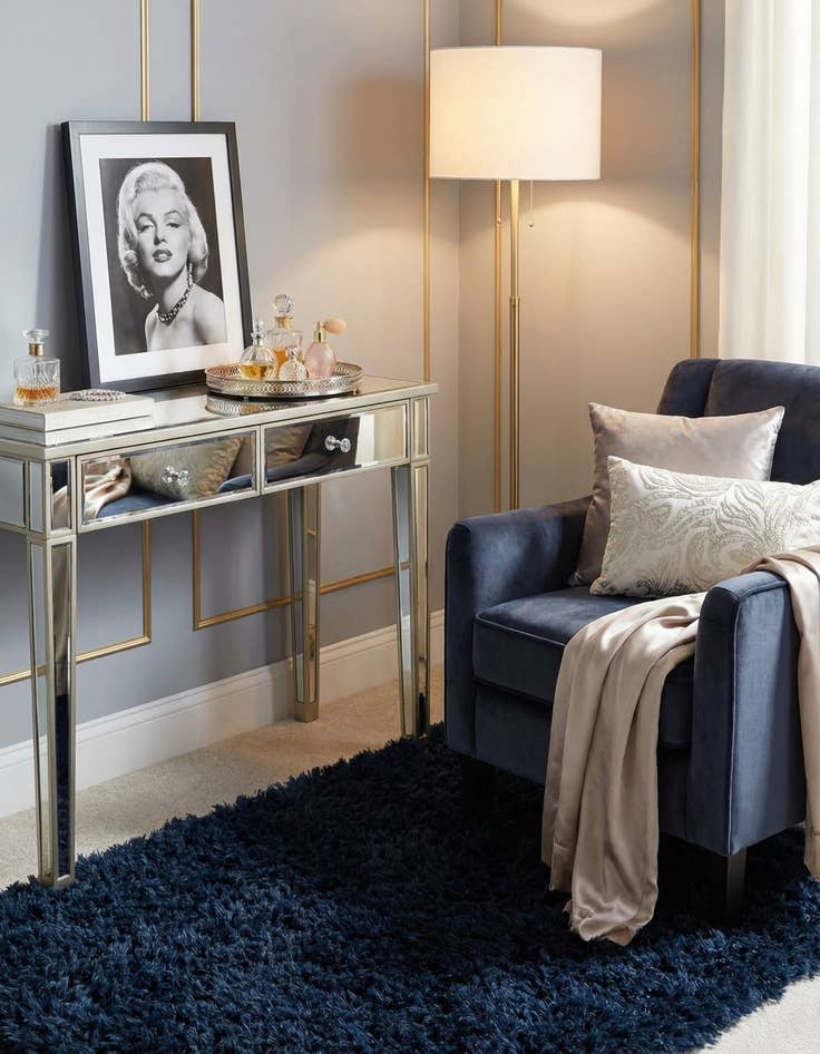 Detail image of  2' x 3' Marilyn Monroe™ Shag Rug