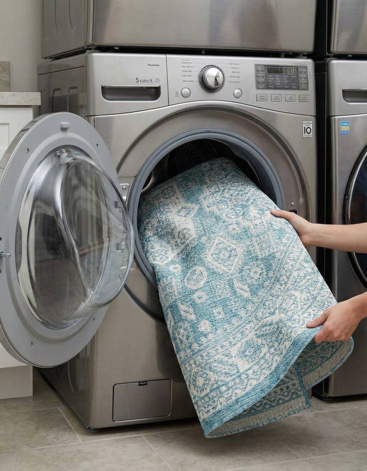 Detail image of 5' 3 x 5' 3  Washable Aztec Indoor / Outdoor Round Rug