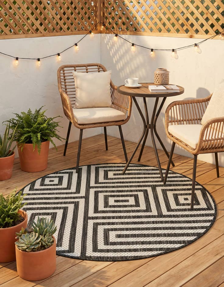 Detail image of 3' x 3'  Washable Modern Indoor / Outdoor Round Rug