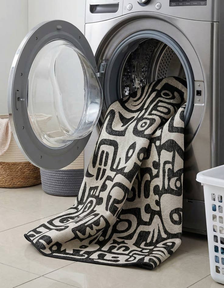 Detail image of 7' 10 x 7' 10  Washable Modern Indoor / Outdoor Round Rug