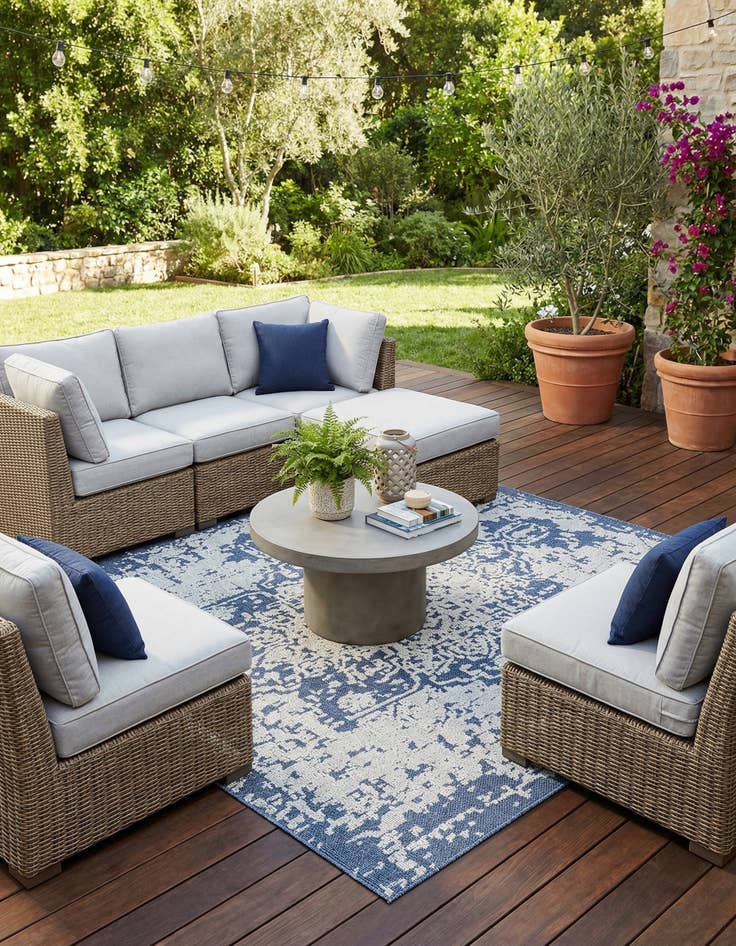 Detail image of 7' 10 x 7' 10  Washable Traditional Indoor / Outdoor Square Rug