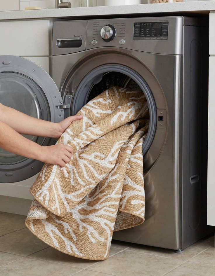 Detail image of 5' 3 x 5' 3  Washable Coastal Indoor / Outdoor Round Rug