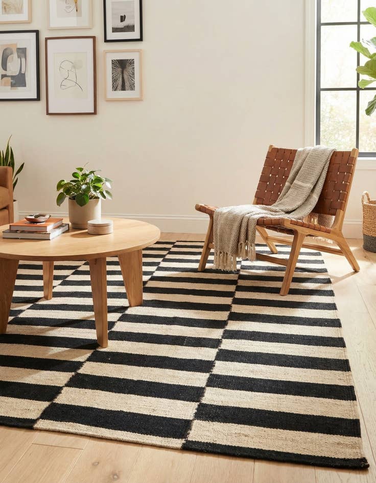 Detail image of 2' 8 x 3' 9  Hand Woven Kilim Modern Wool Rug