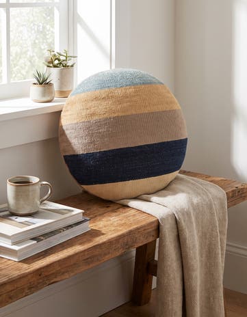 1' 5 x 1' 5 Hand Woven Pillow Wool Round Rug