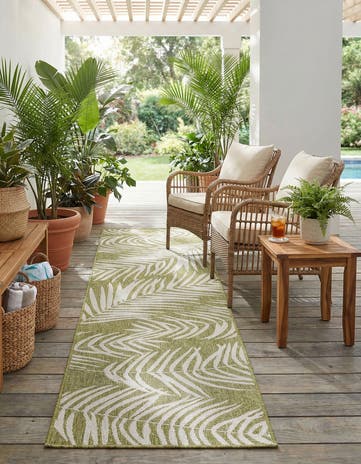 2' 7 x 10' Easy-Clean Botanical Indoor / Outdoor Runner Rug