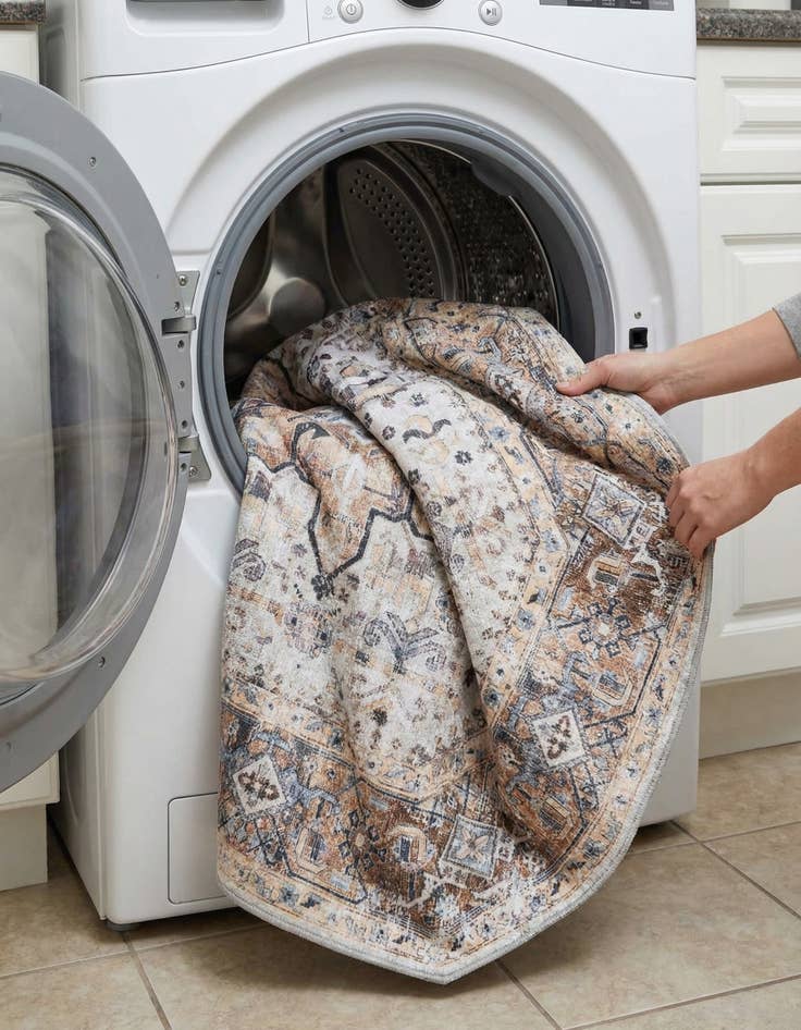 Detail image of 7' 10 x 7' 10  Washable Yara Octagon Rug