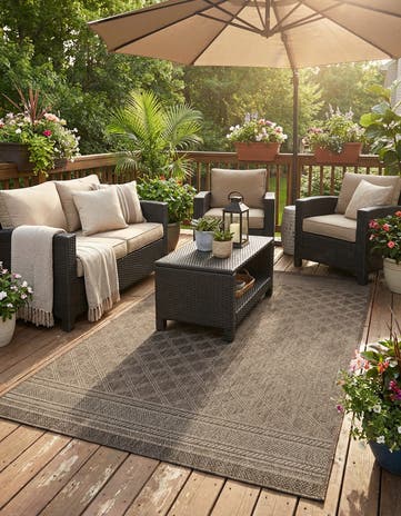 5' 1 x 8' Easy-Clean Trellis Indoor / Outdoor Rug