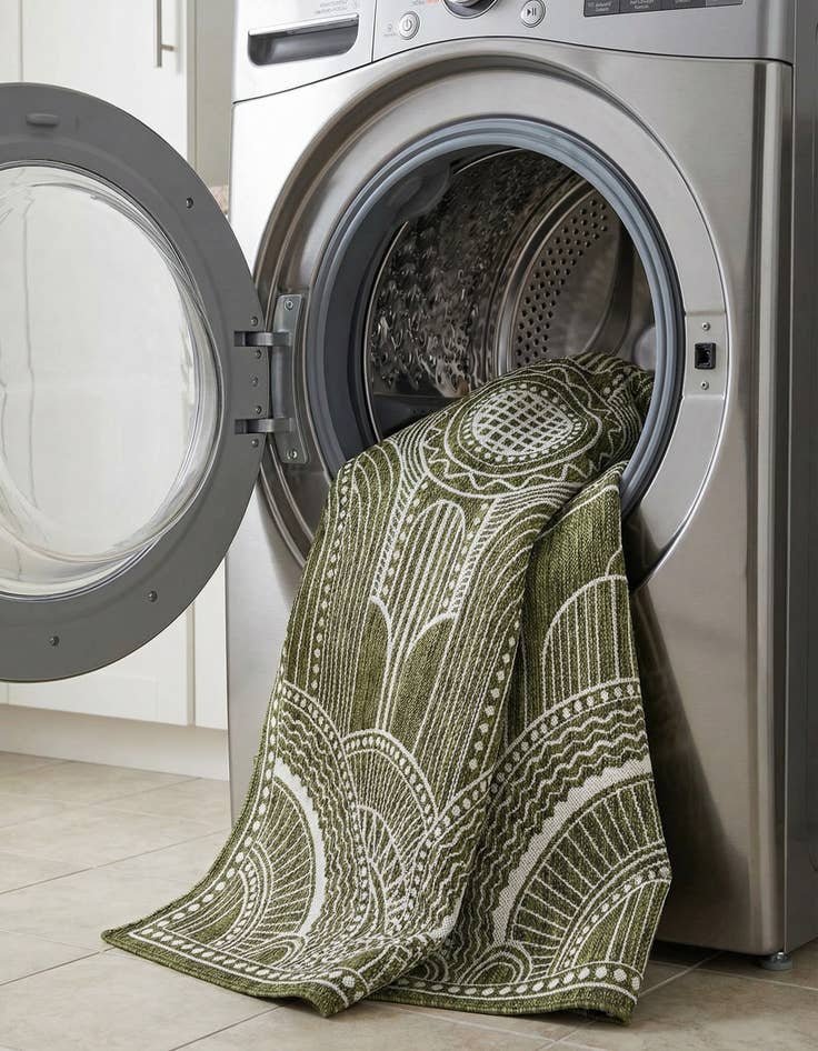 Detail image of  5' 3 x 7'  Washable Traditional Indoor / Outdoor Rug