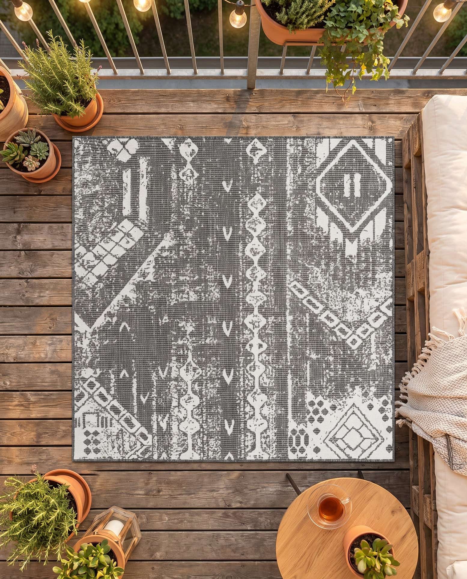 5' 3 x 5' 3 Easy-Clean Bohemian Indoor / Outdoor Square Rug