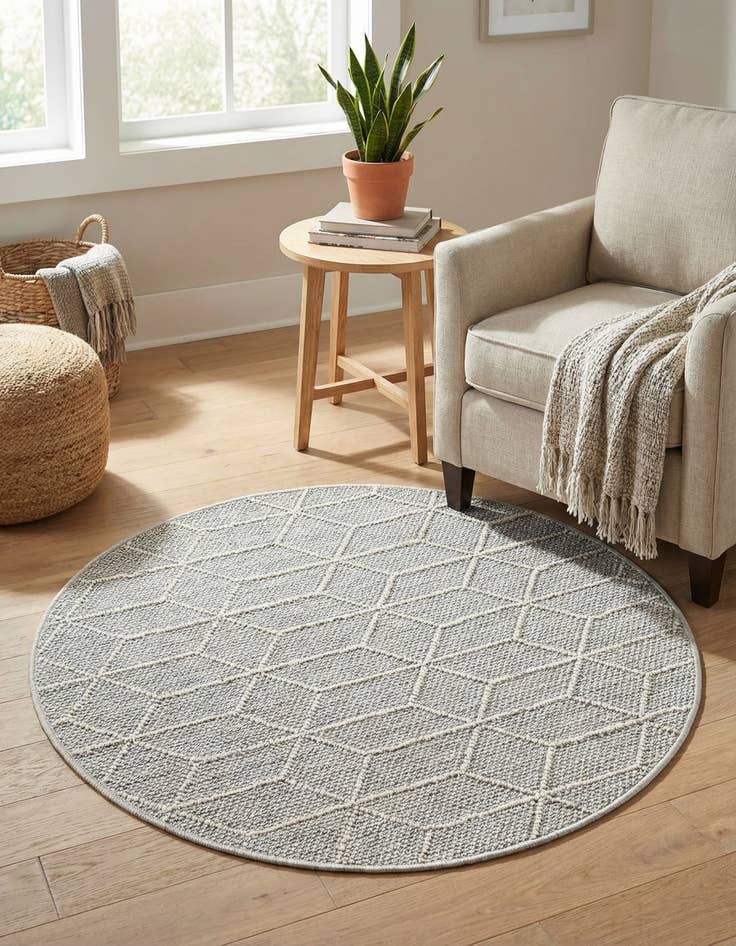 Detail image of  3' 1 x 3' 1  Washable Lattice Indoor / Outdoor Round Rug