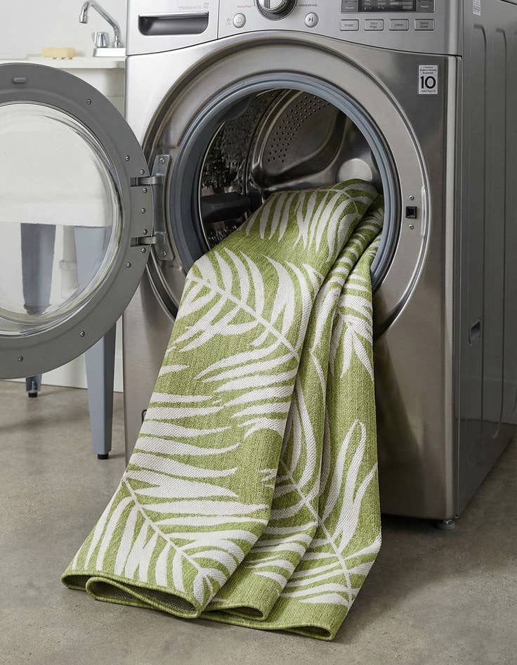 Detail image of 6' x 9'  Washable Botanical Indoor / Outdoor Rug