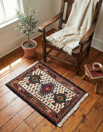 1' 11 x 2' 11 Hand Knotted Hamedan Wool Rug
