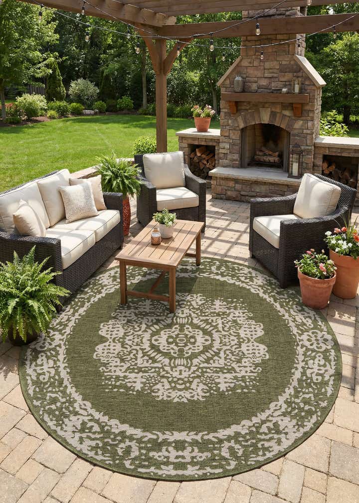 13' x 13' Easy-Clean Traditional Indoor / Outdoor Round Rug
