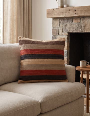 2' 5 x 2' 5 Hand Woven Pillow Wool Square Rug