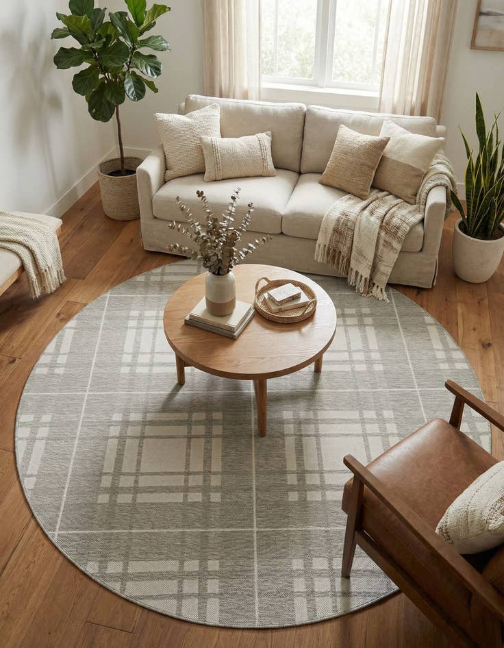 Detail image of  7' 10 x 7' 10  Washable Checkered Indoor / Outdoor Round Rug