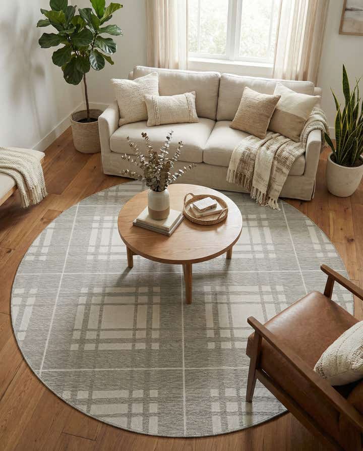 7' 10 x 7' 10 Easy-Clean Checkered Indoor / Outdoor Round Rug