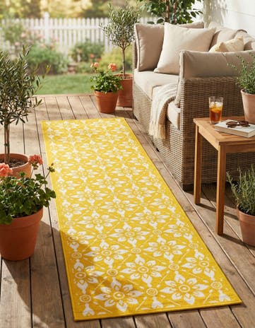 2' 7 x 10' Easy-Clean Lattice Indoor / Outdoor Runner Rug