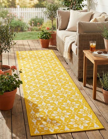 2' 7 x 10' Easy-Clean Lattice Indoor / Outdoor Runner Rug