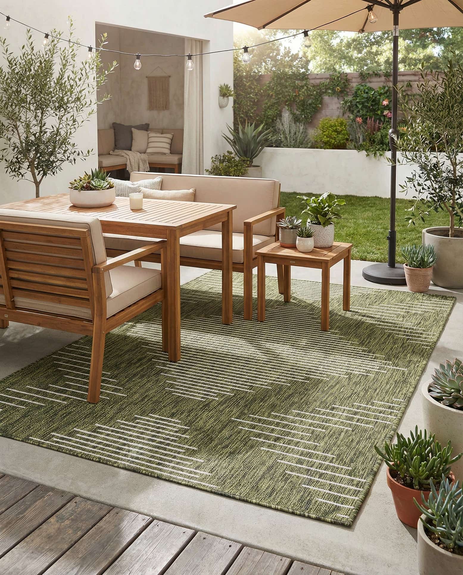 4' x 6' Easy-Clean Modern Indoor / Outdoor Rug